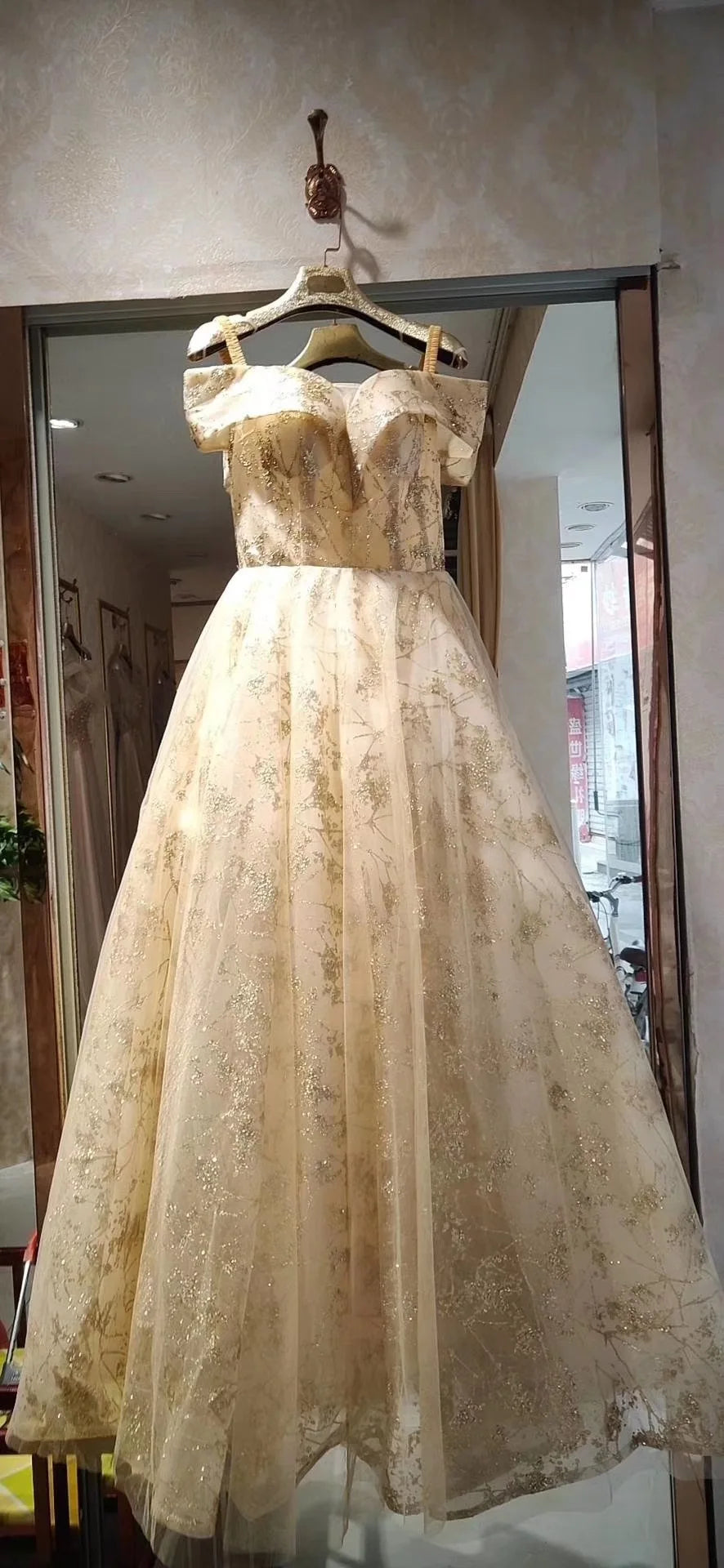 New Long Elegant Fit-and-Flare Evening Gown with One-Shoulder Tie-Up for Hostess and Art Examination, Women's Red Tulle Dress